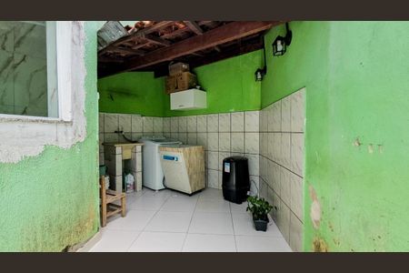 Casa à venda com 70m², 3 quartos e 2 vagasQuintal e área de serviço