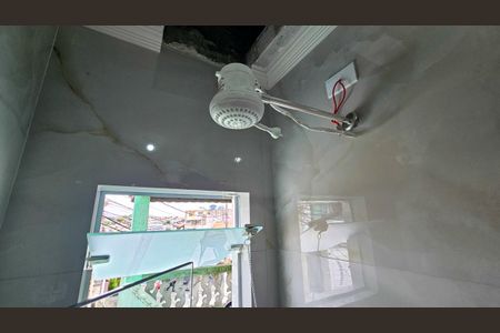 Casa à venda com 70m², 3 quartos e 2 vagasBanheiro