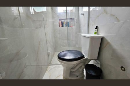 Casa à venda com 70m², 3 quartos e 2 vagasBanheiro