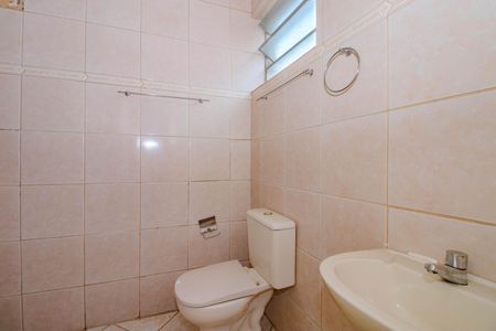 Banheiro de apartamento para alugar com 1 quarto, 40m² em Jardim Dona Leopoldina, Porto Alegre