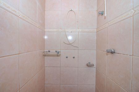 Banheiro de apartamento para alugar com 1 quarto, 40m² em Jardim Dona Leopoldina, Porto Alegre