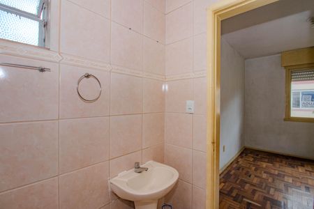 Banheiro de apartamento para alugar com 1 quarto, 40m² em Jardim Dona Leopoldina, Porto Alegre