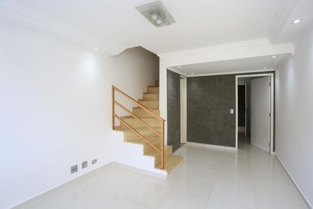 Sala de casa de condomínio para alugar com 2 quartos, 103m² em Campo Limpo, São Paulo