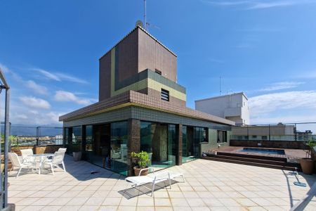 Apartamento para alugar com 319m², 4 quartos e 3 vagasÁrea da piscina 