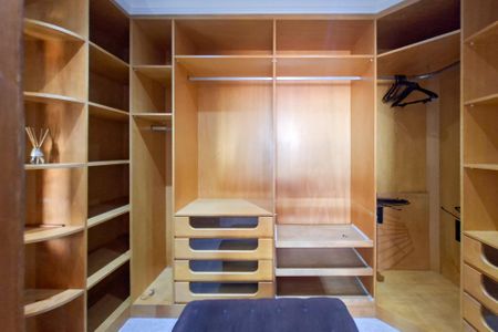 Apartamento para alugar com 319m², 4 quartos e 3 vagasCloset da suíte 2