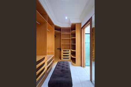 Apartamento para alugar com 319m², 4 quartos e 3 vagasCloset da suíte 2