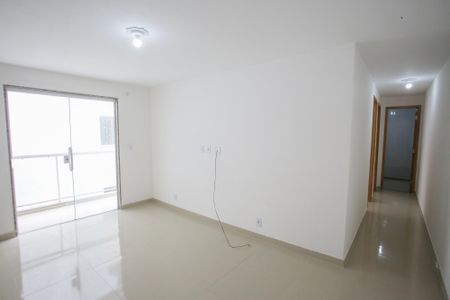 Sala de apartamento para alugar com 2 quartos, 66m² em Taquara, Rio de Janeiro
