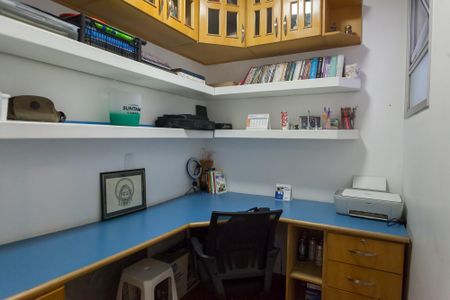 Apartamento à venda com 77m², 3 quartos e 2 vagas Apartamento à venda com 77m², 3 quartos e 2 vagasEscritório