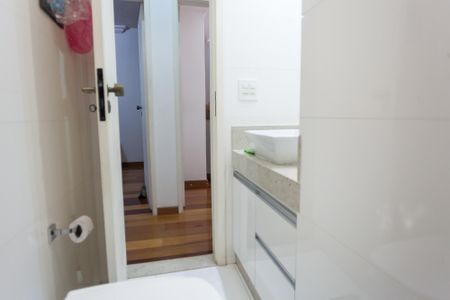 Apartamento à venda com 77m², 3 quartos e 2 vagas Apartamento à venda com 77m², 3 quartos e 2 vagasBanheiro Social