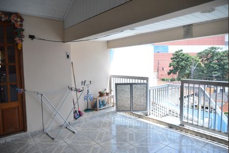 Casa à venda com 230m², 3 quartos e 4 vagasServiço
