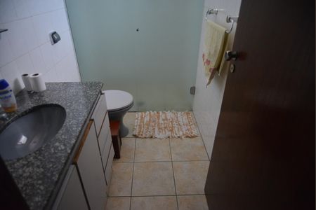 Casa à venda com 230m², 3 quartos e 4 vagasBanheiro Social