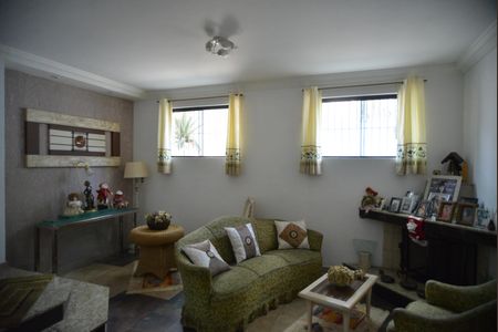 Casa à venda com 230m², 3 quartos e 4 vagasSala