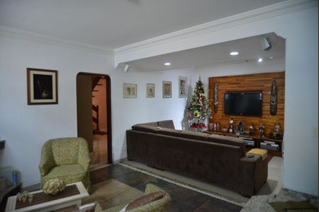 Casa à venda com 230m², 3 quartos e 4 vagasSala