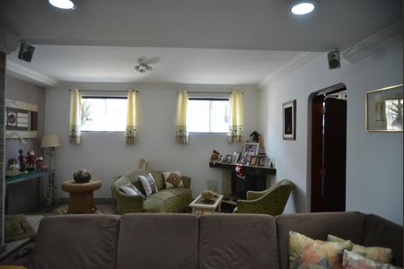 Casa à venda com 230m², 3 quartos e 4 vagasSala