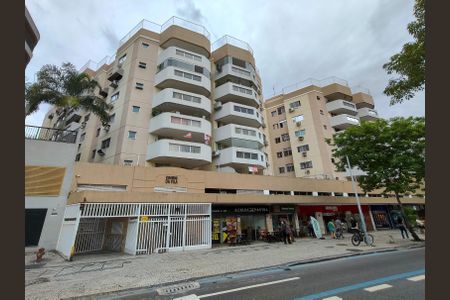 Apartamento à venda com 60m², 2 quartos e 1 vagaFachada e portaria