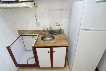 Cozinha de apartamento para alugar com 1 quarto, 57m² em Barra da Tijuca, Rio de Janeiro