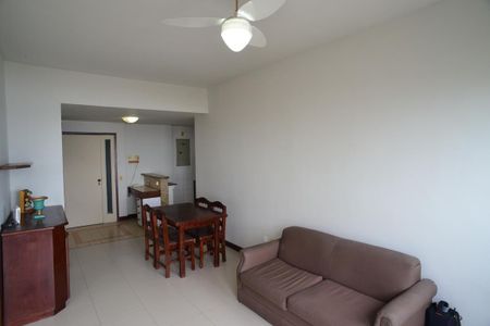 Sala de apartamento para alugar com 1 quarto, 57m² em Barra da Tijuca, Rio de Janeiro