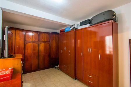 Casa à venda com 200m², 4 quartos e 2 vagas Casa à venda com 200m², 4 quartos e 2 vagasQuarto 2 - Suíte