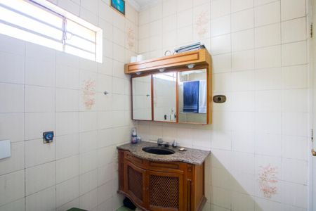 Casa à venda com 200m², 4 quartos e 2 vagas Casa à venda com 200m², 4 quartos e 2 vagasBanheiro social