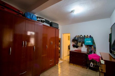 Casa à venda com 200m², 4 quartos e 2 vagas Casa à venda com 200m², 4 quartos e 2 vagasQuarto 2 - Suíte