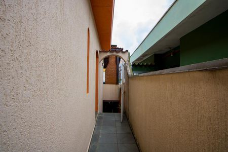 Casa à venda com 200m², 4 quartos e 2 vagas Casa à venda com 200m², 4 quartos e 2 vagasCorredor