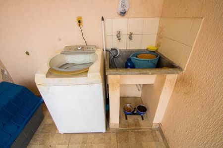 Casa à venda com 200m², 4 quartos e 2 vagas Casa à venda com 200m², 4 quartos e 2 vagasÁrea de serviço/Área externa