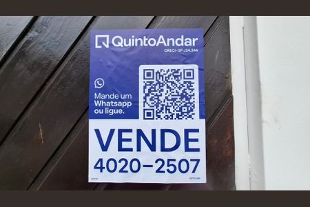 Casa à venda com 200m², 4 quartos e 2 vagas Casa à venda com 200m², 4 quartos e 2 vagasPlaquinha