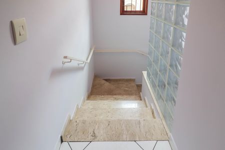 Casa para alugar com 125m², 3 quartos e 2 vagasEscadas