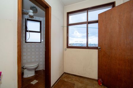 Apartamento à venda com 126m², 4 quartos e 2 vagasQUARTO E BANHO DE EMPREGADA