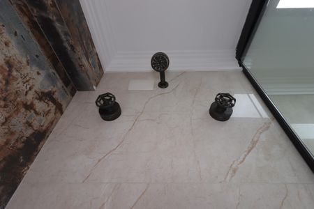 Apartamento para alugar com 83m², 3 quartos e 2 vagasBanheiro Social - Chuveiro