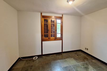 Casa de condomínio para alugar com 400m², 4 quartos e 4 vagasSuíte 3