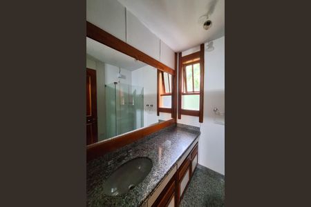 Casa de condomínio para alugar com 400m², 4 quartos e 4 vagasBanheiro da Suíte 3