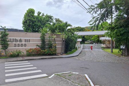 Casa de condomínio para alugar com 400m², 4 quartos e 4 vagasFachada