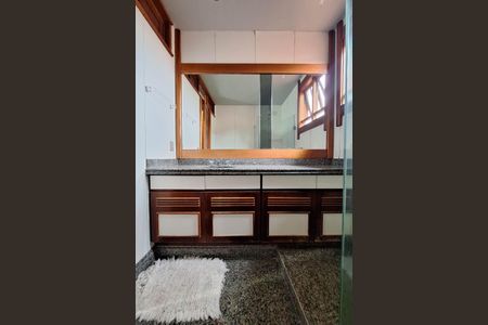 Casa de condomínio para alugar com 400m², 4 quartos e 4 vagasBanheiro da Suíte 4