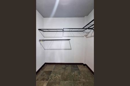 Casa de condomínio para alugar com 400m², 4 quartos e 4 vagasCloset da suíte 4