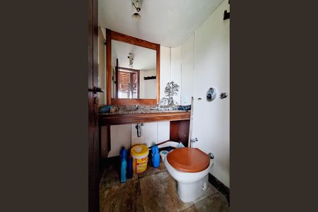 Casa de condomínio para alugar com 400m², 4 quartos e 4 vagasBanheiro Social