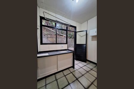 Casa de condomínio para alugar com 400m², 4 quartos e 4 vagasÁrea de Serviço