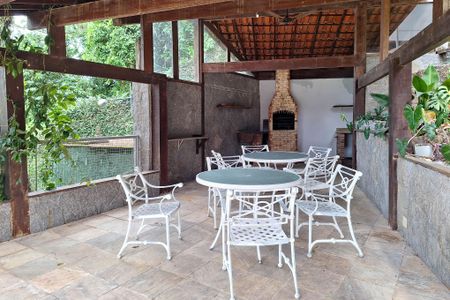 Casa de condomínio para alugar com 400m², 4 quartos e 4 vagasQuintal