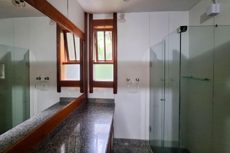 Casa de condomínio para alugar com 400m², 4 quartos e 4 vagasBanheiro da Suíte 3