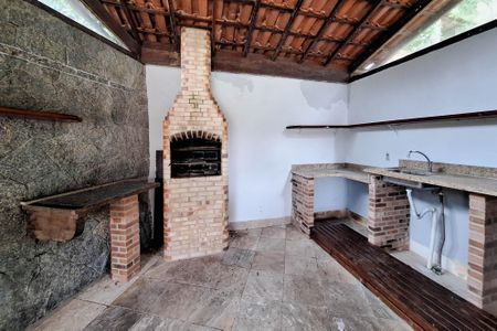 Casa de condomínio para alugar com 400m², 4 quartos e 4 vagasQuintal