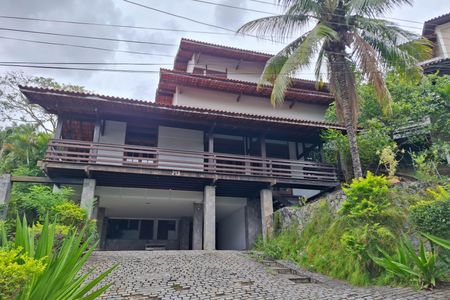 Casa de condomínio para alugar com 400m², 4 quartos e 4 vagasFachada