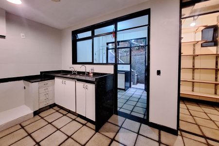 Casa de condomínio para alugar com 400m², 4 quartos e 4 vagasCozinha