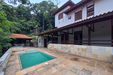 Casa de condomínio para alugar com 400m², 4 quartos e 4 vagasQuintal