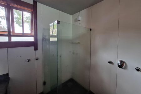 Casa de condomínio para alugar com 400m², 4 quartos e 4 vagasBanheiro da Suíte 4