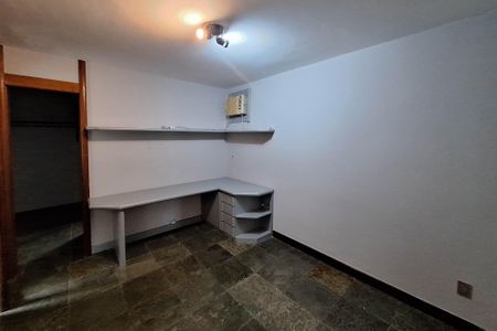 Casa de condomínio para alugar com 400m², 4 quartos e 4 vagasSuíte 4