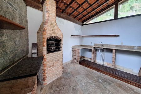 Casa de condomínio para alugar com 400m², 4 quartos e 4 vagasQuintal