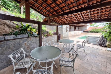 Casa de condomínio para alugar com 400m², 4 quartos e 4 vagasQuintal