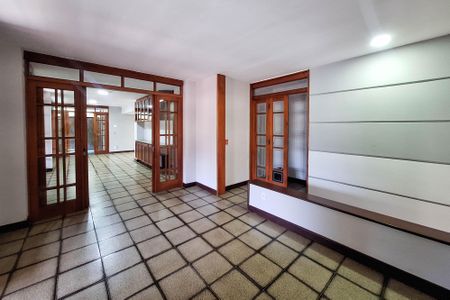 Casa de condomínio para alugar com 400m², 4 quartos e 4 vagasMezanino