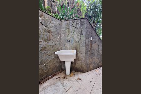 Casa de condomínio para alugar com 400m², 4 quartos e 4 vagasÁrea de Serviço