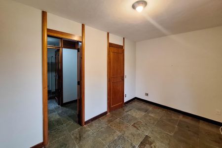 Casa de condomínio para alugar com 400m², 4 quartos e 4 vagasSuíte 3